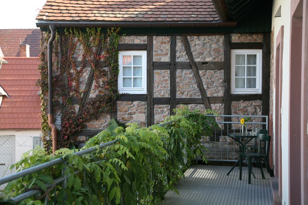 Alter Winzerhof Weisenheim Am Berg E.K. Weisenheim am Berg Exterior foto
