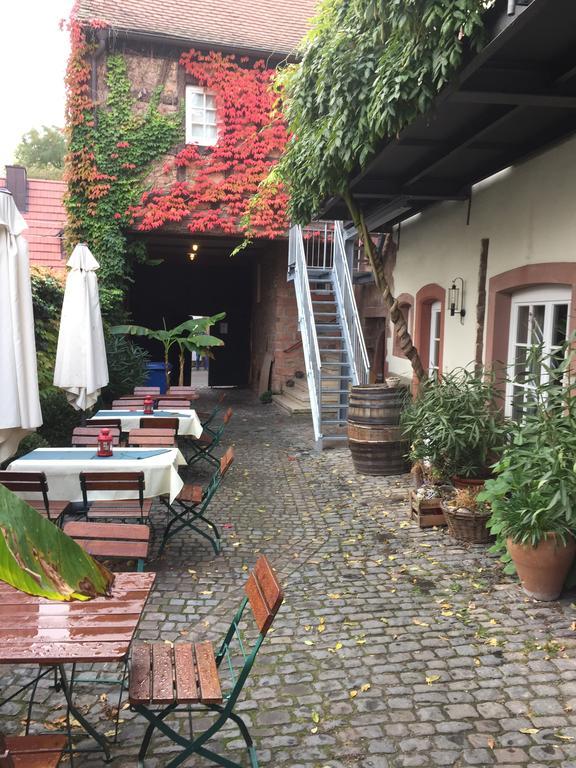 Alter Winzerhof Weisenheim Am Berg E.K. Weisenheim am Berg Exterior foto