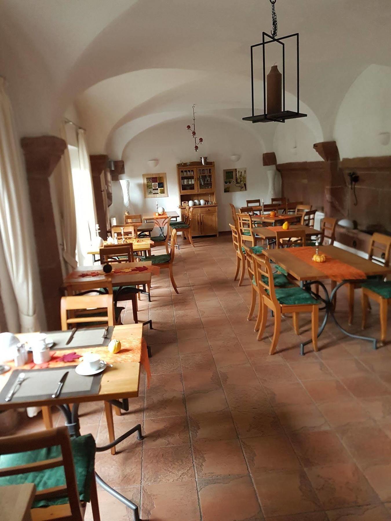 Alter Winzerhof Weisenheim Am Berg E.K. Weisenheim am Berg Exterior foto