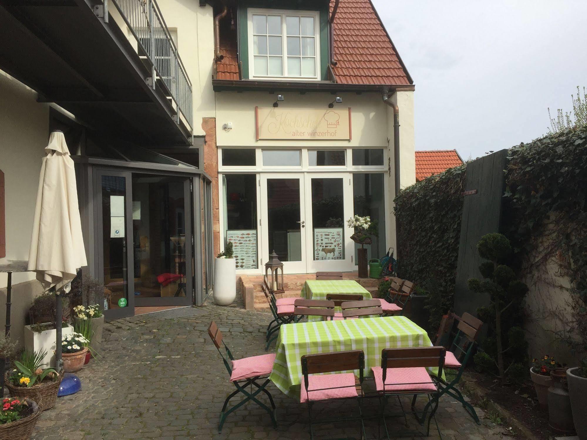 Alter Winzerhof Weisenheim Am Berg E.K. Weisenheim am Berg Exterior foto