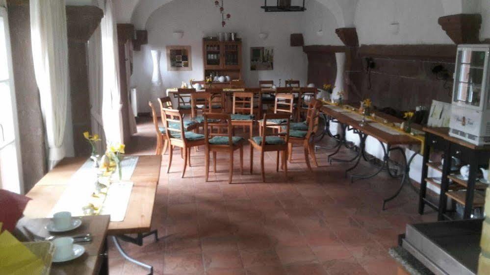 Alter Winzerhof Weisenheim Am Berg E.K. Weisenheim am Berg Exterior foto