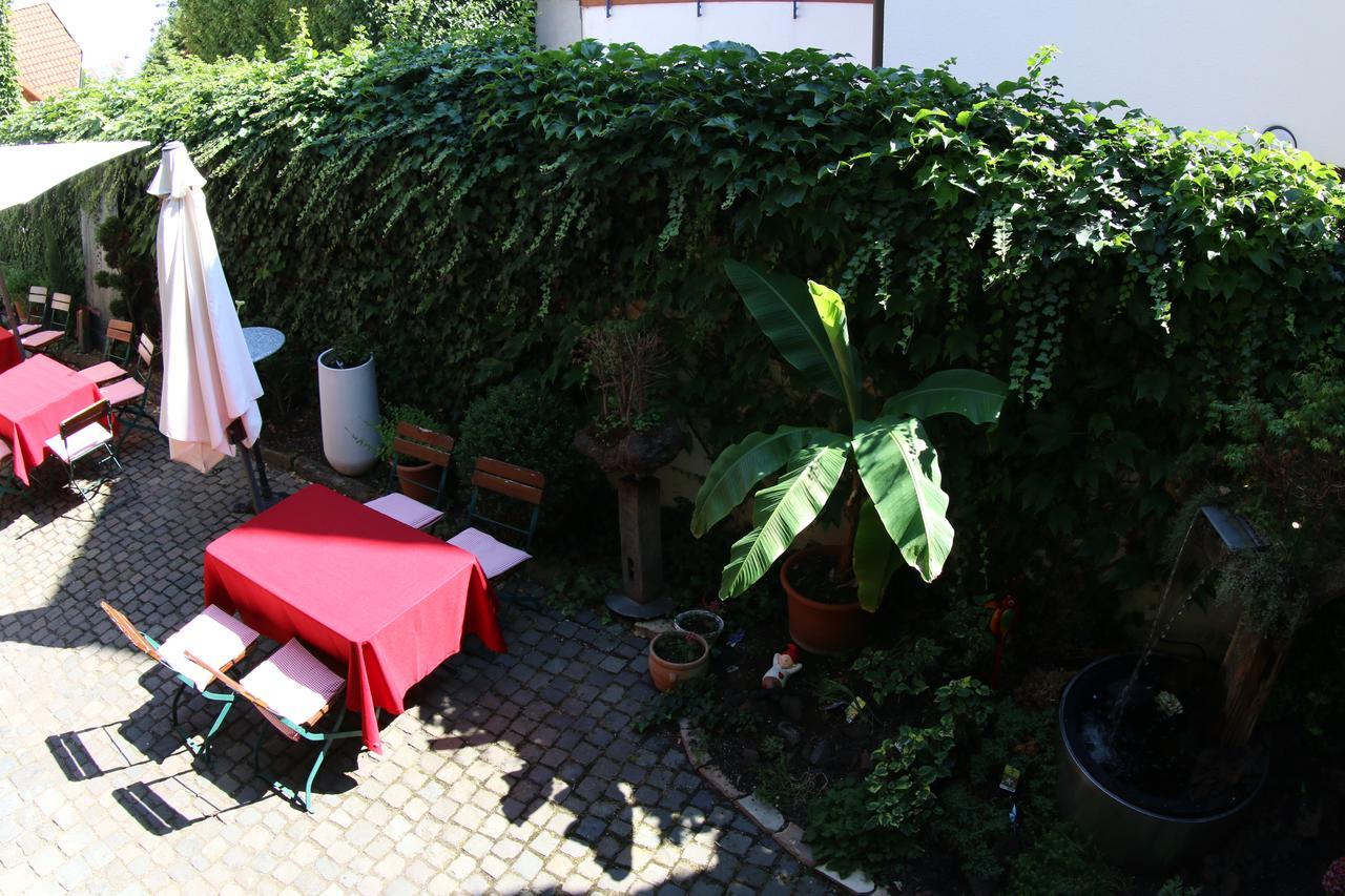 Alter Winzerhof Weisenheim Am Berg E.K. Weisenheim am Berg Exterior foto